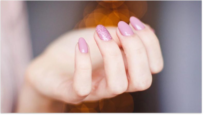 Make wide nails look narrower: the best tips