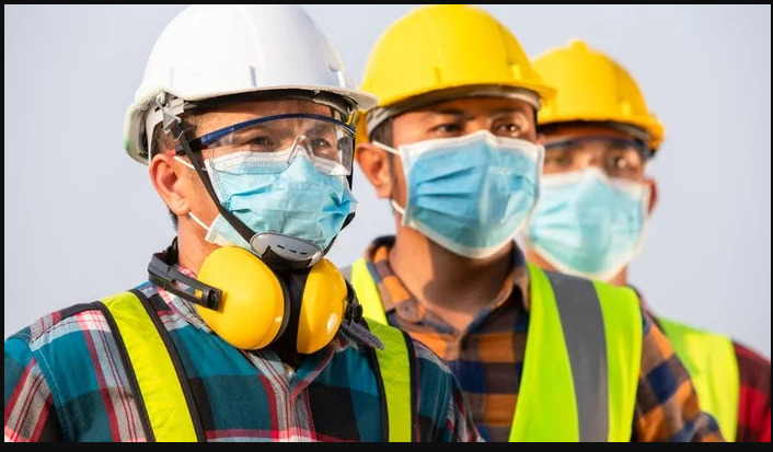 Benefits of wearing safety gear on construction sites