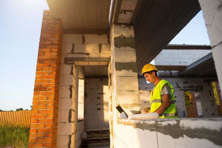 5 Benefits of Renting Construction Equipment